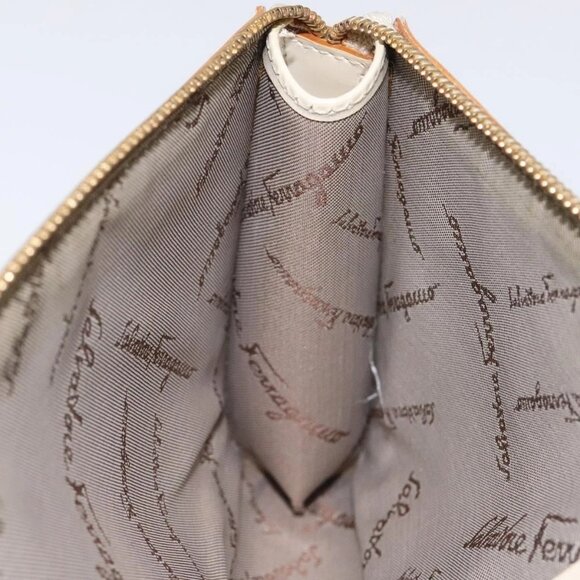 Salvatore Ferragamo Gancini Shoulder Bag Leather Ivory Gold Auth 122679 - Picture 13 of 16